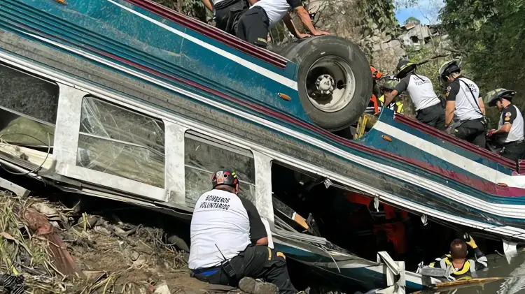 Tragedia En Puente De Belice M S De Muertos Tras Accidente De Autob S