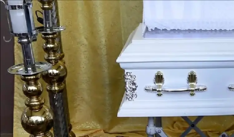 Muere bebé tras 'resucitar' en su funeral; doctores explican qué sucedió
