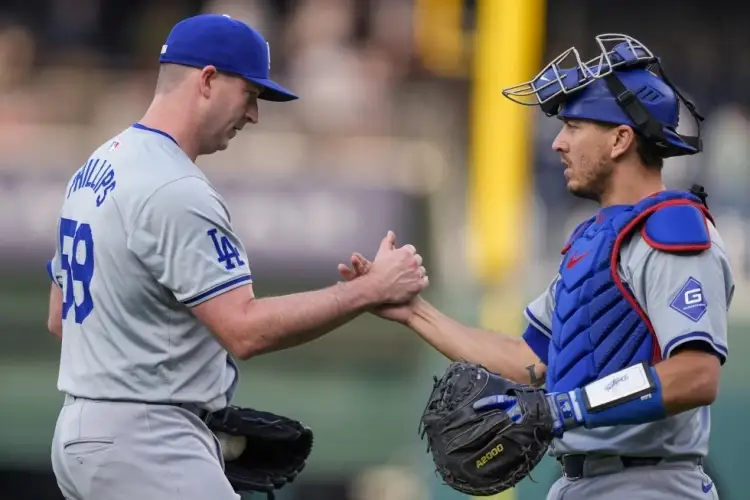 Los Dodgers barren a los Nacionales con joya de Yamamoto; Meneses pega tres hits VIDEO