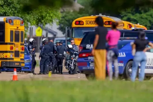 Persiste la violencia en Texas: Tiroteo en escuela deja un estudiante muerto de 18 años