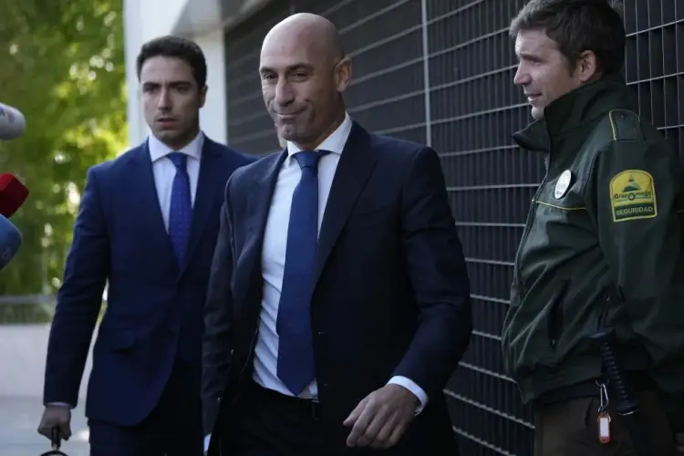 El ex presidente de la Federación Española de Futbol niega irregularidades en el caso de la Supercopa