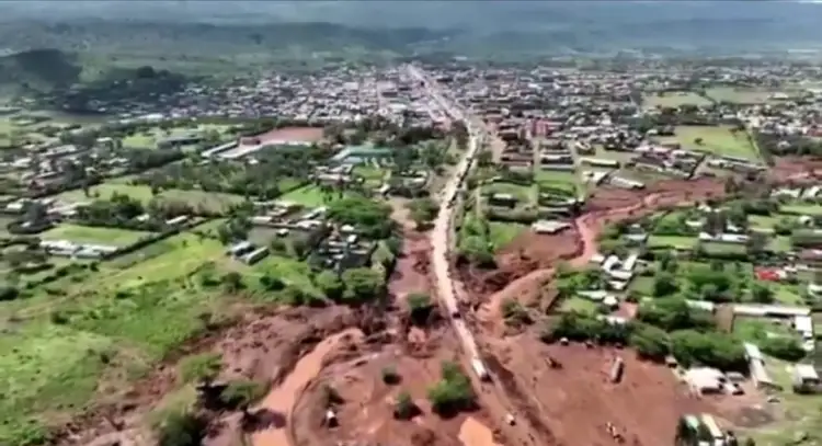 Tragedia: Fuertes lluvias provocan ruptura de presa y mueren decenas de personas