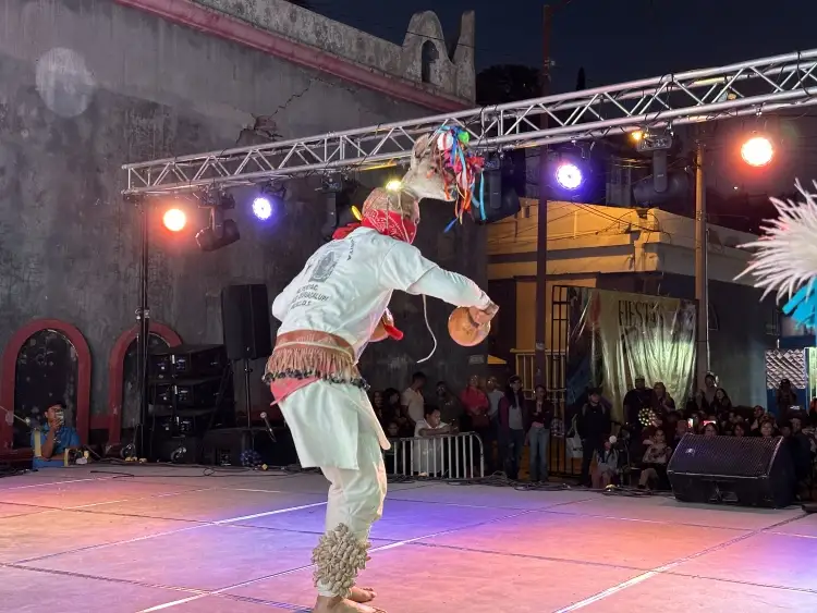 Tribus y Tradiciones: Una Noche de Celebración Cultural en las Fiestas de las Flores de Nogales