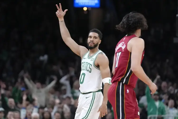 Celtics y Cavaliers chocan en segunda ronda de la NBA