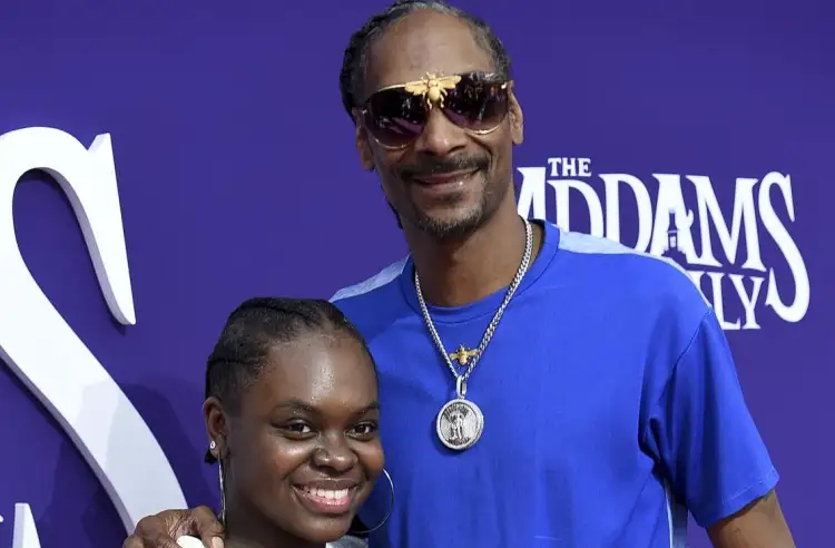 Hija de Snoop Dogg sufre derrame cerebral severo