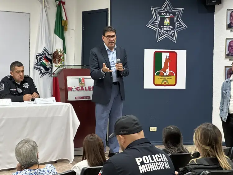 Reconocen a oficial de Seguridad Pública de Nogales en Policía del Mes