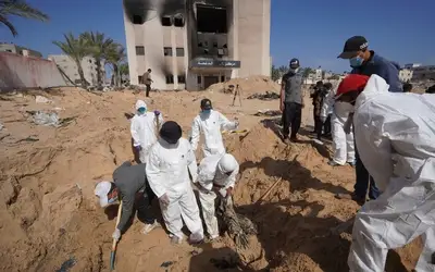 Escalofriante hallazgo en Palestina: Encuentran 49 cadáveres en fosa; se teme llegar a los 500