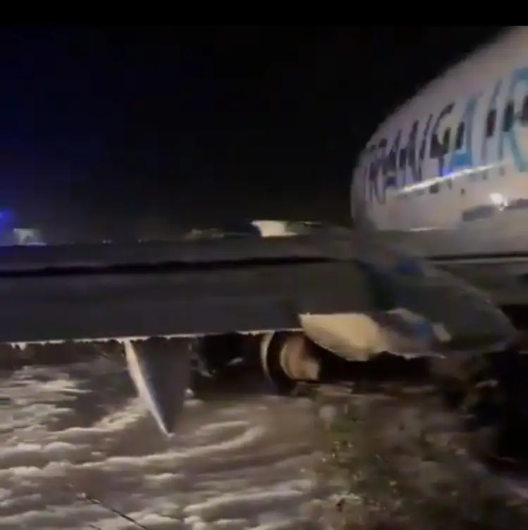 VIDEO: Pasajeros viven momentos de terror cuando su avión Boeing iba a despegar; varios resultan lesionados