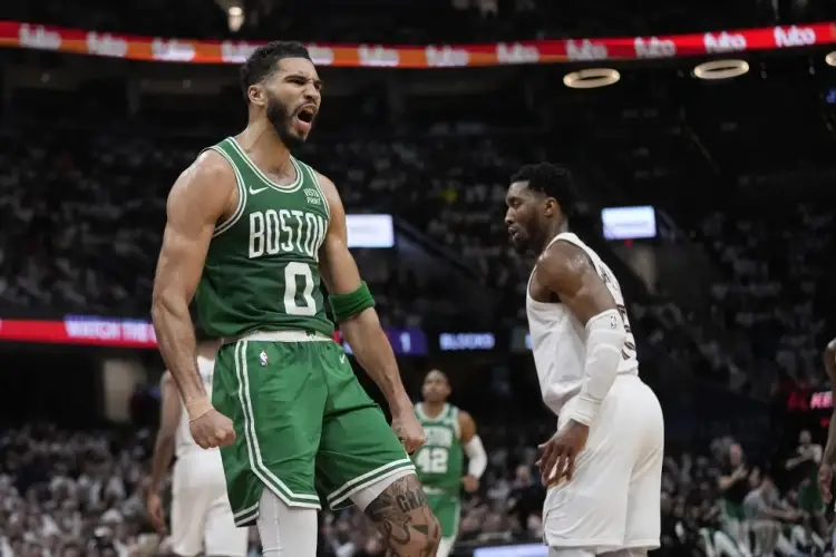 Celtics vencen a Cavaliers y toman ventaja en la serie VIDEO