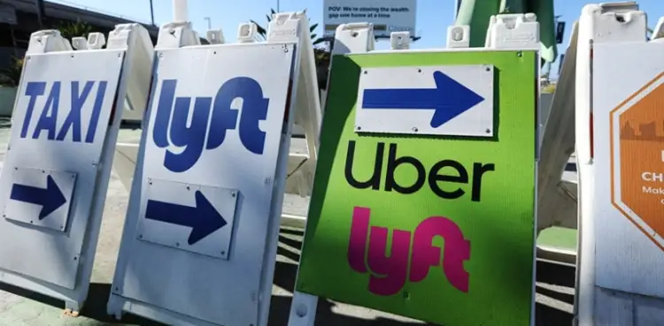 Uber y Lyft enfrentan juicio en Massachusetts por estatus de trabajadores independientes