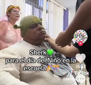 El maestro que se convirtió en Shrek para celebrar el Día del Niño