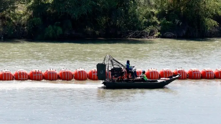 El debate legal en torno a la barrera de boyas en el Río Bravo: ¿Defensa o Restricción?