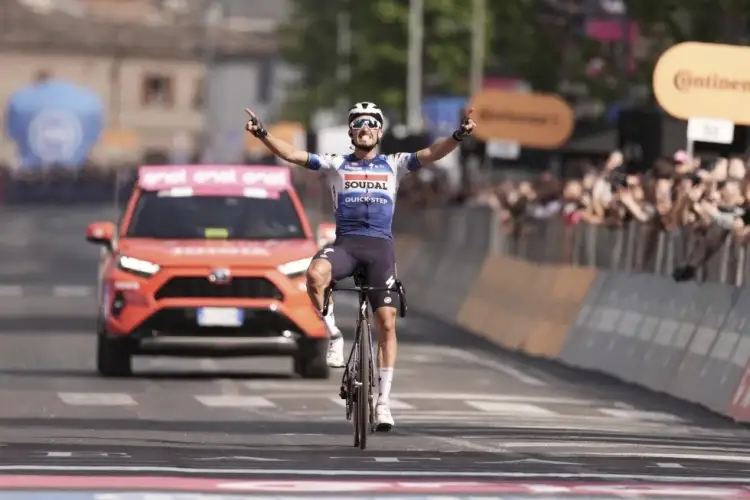 Alaphilippe se impone en solitario en etapa doce del Giro de Italia VIDEO