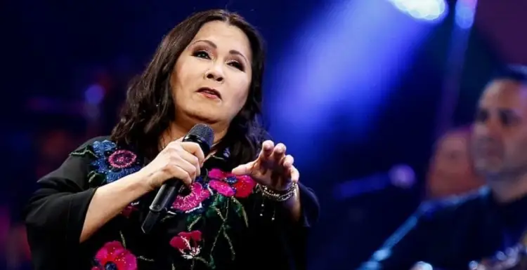 Ana Gabriel hospitalizada de emergencia tras concierto en Chile