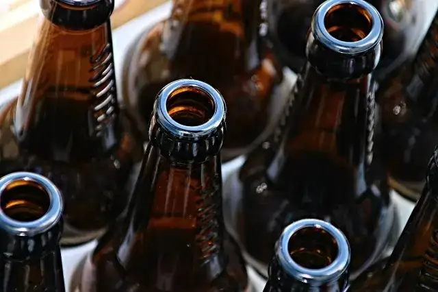 Reportan 10 víctimas mortales por consumo de cerveza adulterada; hay intoxicados críticos en hospital