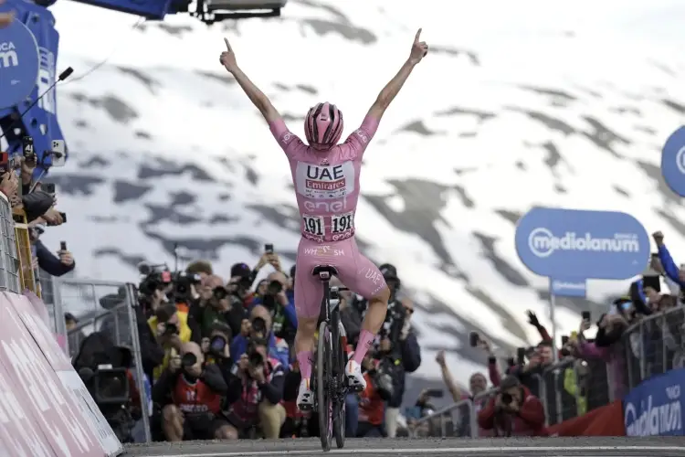 Triunfo de Tadej Pogacar en la etapa reina del Giro de Italia VIDEO