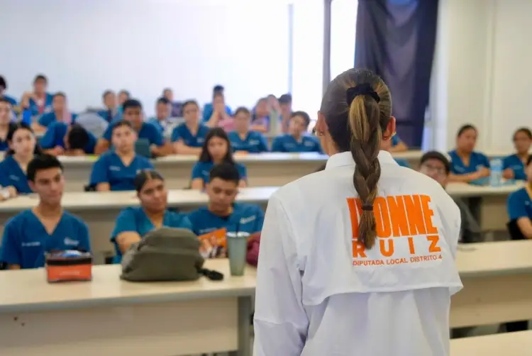 Visita Ivonne Ruíz la Universidad Binacional