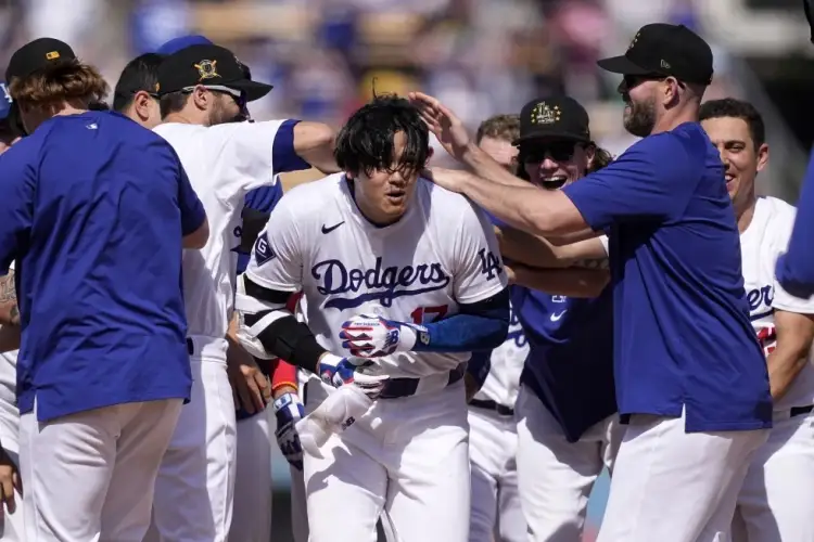Ohtani decide victoria de los Dodgers en extra innings VIDEO