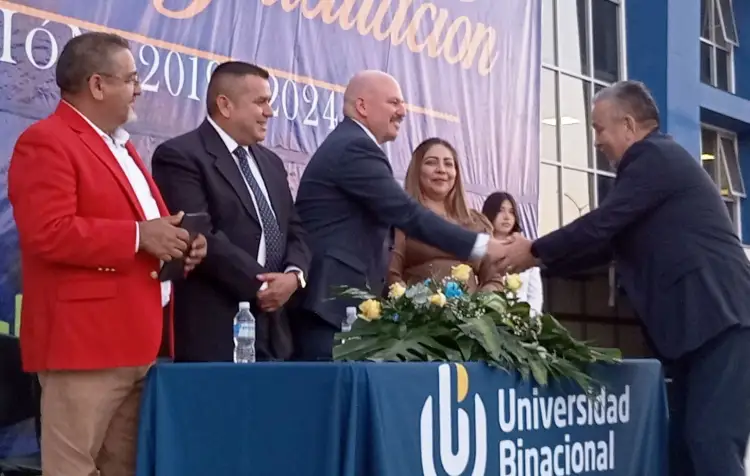 Celebran graduación en la Universidad Binacional de la generación 2019-2024