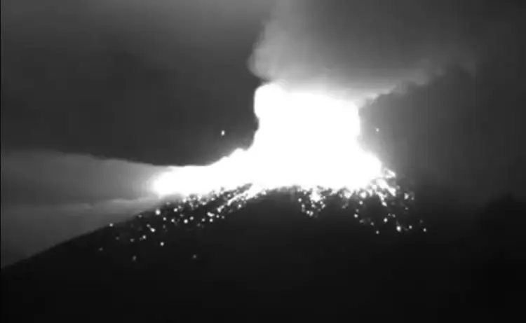 FOTOS: Volcán Popocatépetl registra poderosa actividad y activan Alerta Amarilla