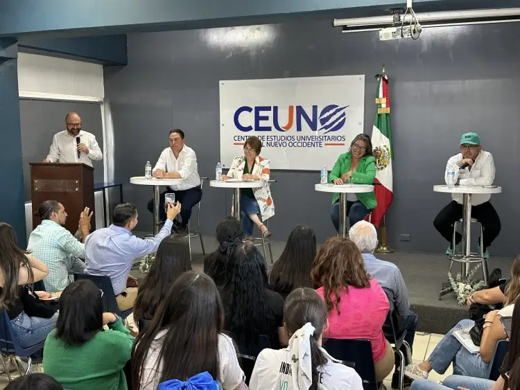 Candidatos a la presidencia municipal de Nogales dialogan con jóvenes universitarios