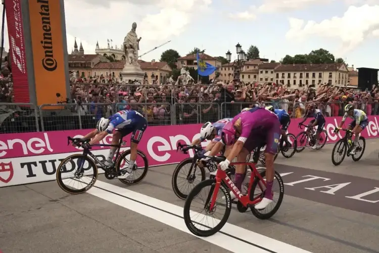 Giro de Italia: Tim Merlier se lleva su segunda victoria, Pogacar sigue de líder VIDEO