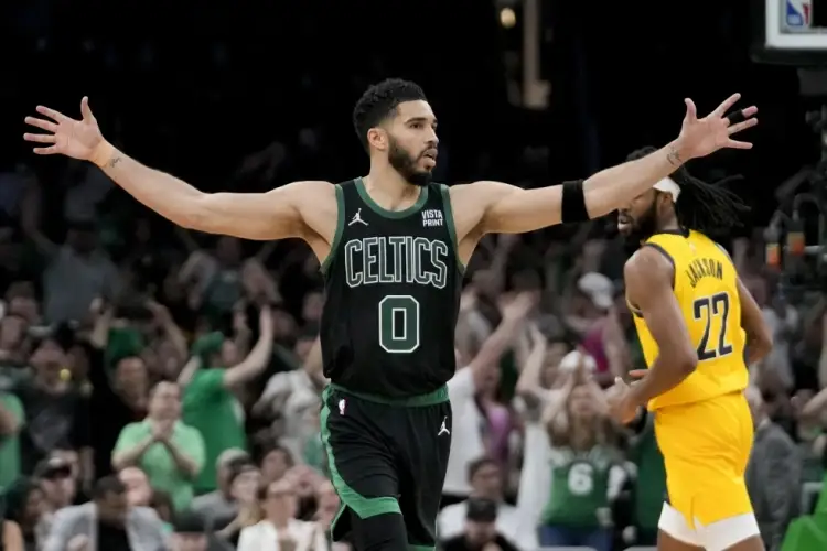 Celtics triunfan y se despegan 2-0 en la final del Este VIDEO