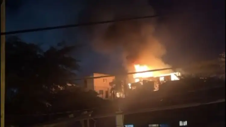 Incendio destruye dos humildes viviendas en sector Los Encinos en Nogales
