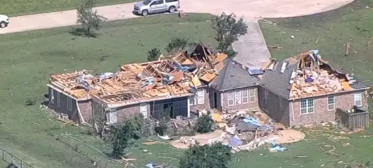 Tornado deja al menos 7 muertos y 100 heridos en Texas