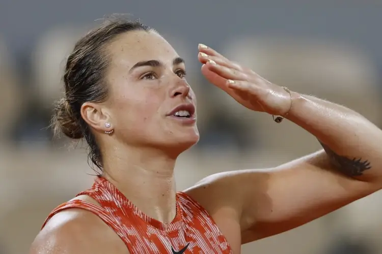 Sabalenka avanza a tercera ronda en Roland Garros