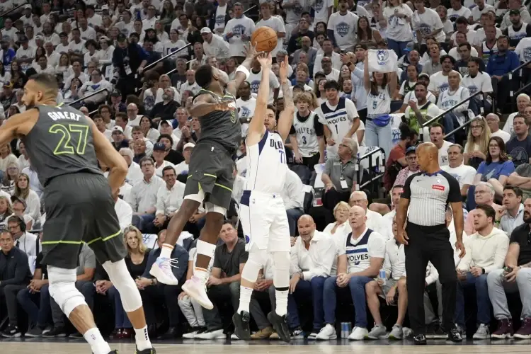 Mavericks avanzan a las Finales de la NBA VIDEO
