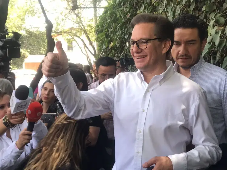 Salomón Chertorisvsky, candidato por la Jefatura de CDMX acude a votar en Alcaldía Miguel Hidalgo