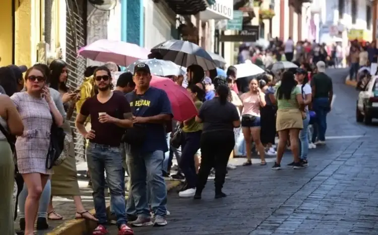 "Queremos votar": Ciudadanos alegan fraude electoral tras falta de boletas en casillas especiales en Veracruz