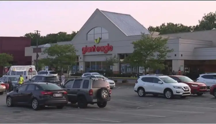 Mujer asesina a bebé de 3 años en pleno estacionamiento de un centro comercial