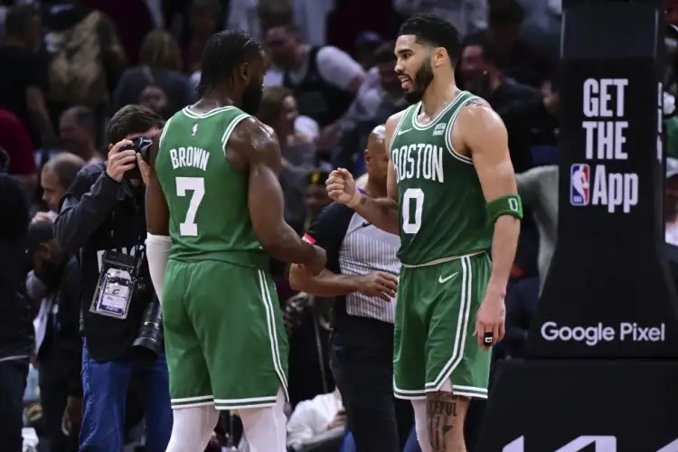 La dupla estelar de los Celtics desafía las comparaciones