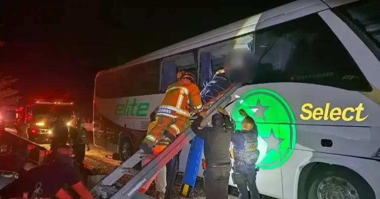 FOTOS: Fuerte accidente en carretera Tepic-Guadalajara cobra la vida de 3 personas y deja 14 heridos
