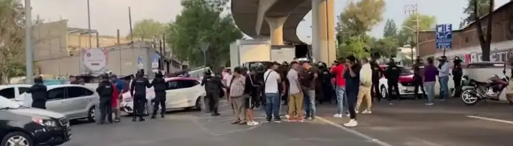 Protesta caótica: Taxistas atropellan a policías en CDMX