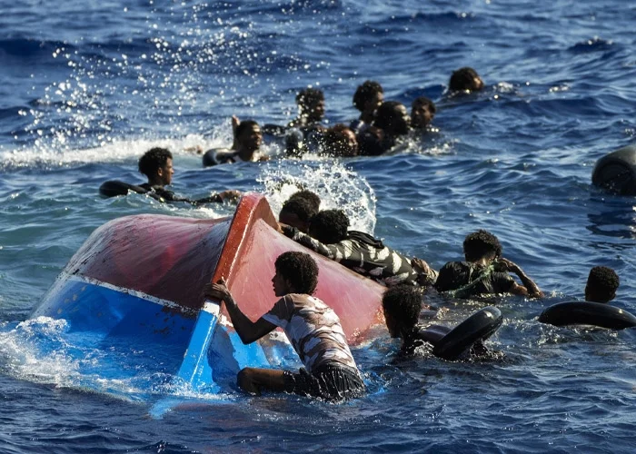 Naufragio mortal: Barco se hunde con 270 pasajeros y se ahogan 86