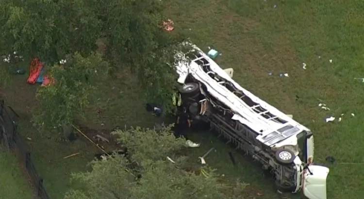 Tragedia en Florida: Choque de Autobús deja 8 Fallecidos