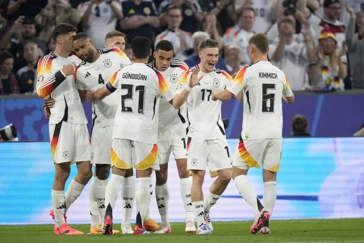 Alemania brilla en la Euro: golea en debut VIDEO