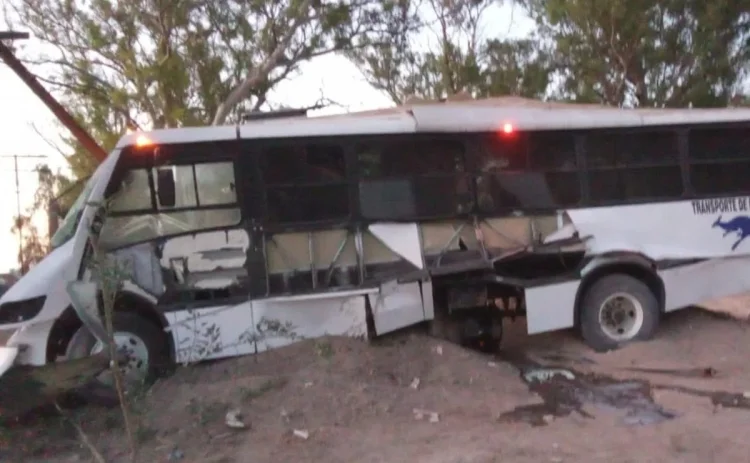 Tragedia: Pasajera embarazada muere tras choque de autobús contra tren