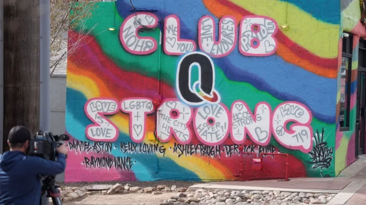 Tirador que mató a 5 personas en un club LGBTQ+ de Colorado se declara culpable de delitos de odio