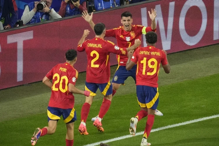 Aterriza España en octavos de final