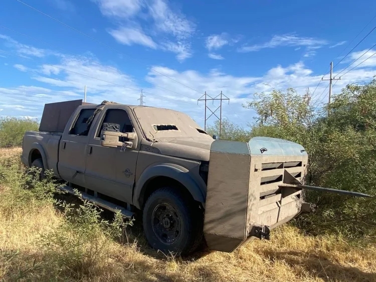 Aseguran un “monstruo” y nueve personas armadas en Sonora