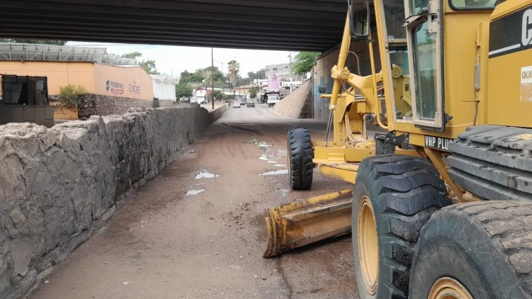 Implementa Ayuntamiento limpieza nocturna por lluvias en Nogales