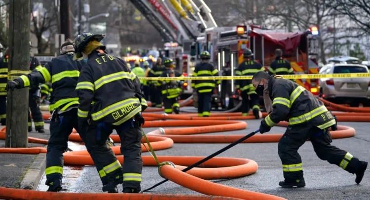 Tragedia en Washington Heights: Pareja de ancianos muere en incendio mientras él la cuidaba