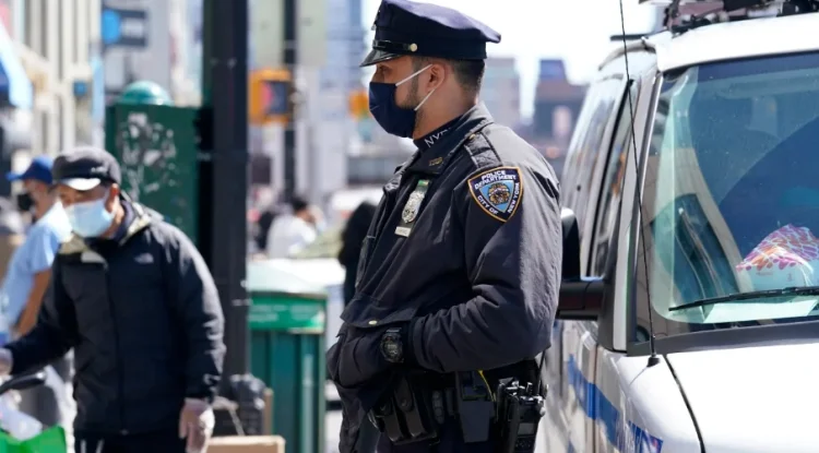 Terror en pleno día: Asalto con bate de béisbol en el corazón de Manhattan