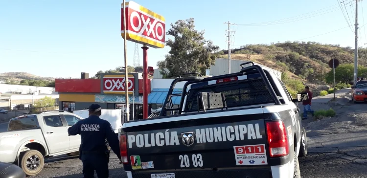 Robo a mano armada en Oxxo de Nogales: Cajero pierde 8 mil pesos