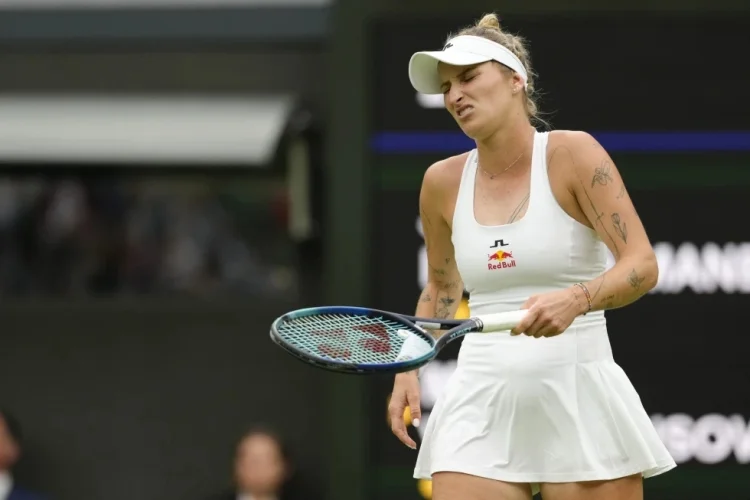 Sorpresa en Wimbledon: Vondrousova, campeona defensora, fuera en primera ronda VIDEO