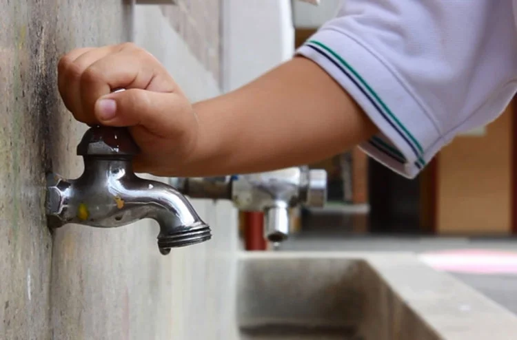 Mesa del Agua: Inician revisiones en escuelas por deficiencias de agua potable en Nogales